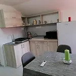 Mimi Vendeghaz Apartment