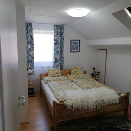 Mimi Vendeghaz Apartament